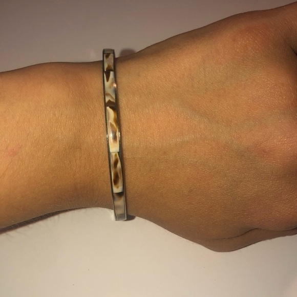 VTG Conch Shell Rectangle Tile Inlay Silver Tone Metal Bangle 8” C / 2.5” D - Picture 4 of 5